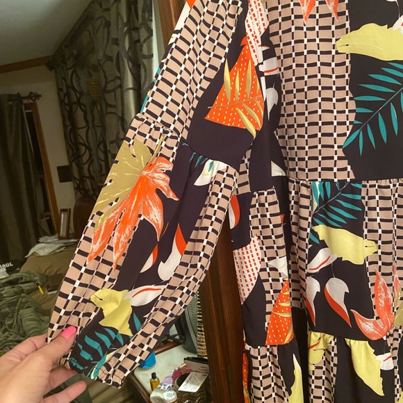 A DRESS FOR ALL SEASONS! - Picture 4 of 4